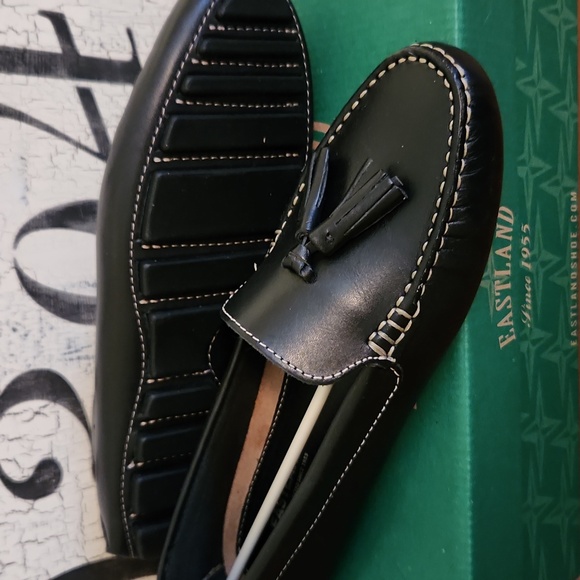 Brand New Eastland Black Leather Loafer - Picture 4 of 8